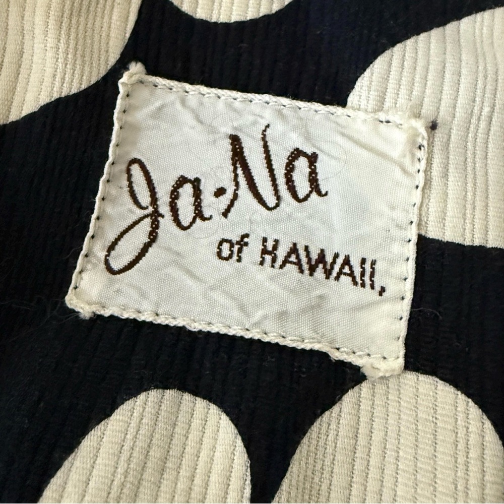 1970s vintage Dark Navy & White Floral Hawaiian Ja-Na Dress - Picture 3 of 9